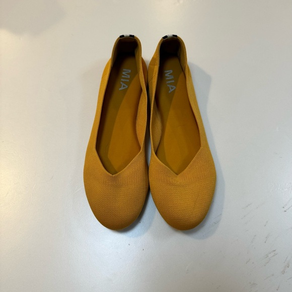 Mia Aubrey knit fabric yellow flats sz 7.5M - Picture 2 of 5